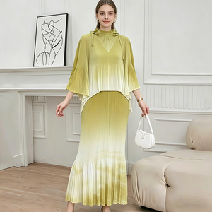 Conjunto de dos piezas informal de verano <span class=keywords><strong>para</strong></span> <span class=keywords><strong>mujer</strong></span> de alta calidad Miyake plisado bordado Terno Falda larga plisada tejida de poliéster suelta - Product Image 2