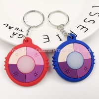 Porte-clés en PVC directement de l'usine avec décoloration expressif UV, pendentif photosensible pour la production de vente au détail et en gros