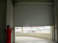 Porte de volet roulant en aluminium isolant étanche Porte de chambre préfabriquée pour entrepôts