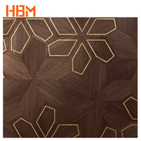 Parquet en chêne multicouche moderne sur mesure avec incrustation de marbre, installation par clips, surface lisse, 600x600mm, 15mm