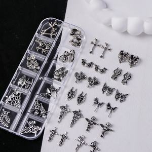 Vente en gros <span class=keywords><strong>Halloween</strong></span> : Boîte à bijoux en métal noir, design cœur 3D, style vintage punk, pour nail art, avec logo personnalisé, fabriqué en Chine - Product Image 4