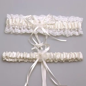 Ceinture de jarretière de mariée M8242, jarretière de mariée en dentelle avec fleur en mousseline blanche - Product Image 2