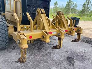 Niveleuse Caterpillar CAT 140G d'occasion en provenance du Japon, légère, 1400 kg, avec boîte de vitesses, pompe, moteur, roulement, prix à Shanghai - Product Image 6