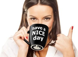 Trascorri una bella giornata divertente tazza da caffè tazze divertenti regali per donne e uomini con dito medio sul fondo - Product Image 4