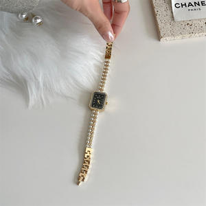 นาฬิกาข้อมือผู้หญิงสายมุกประดับเพชรทรงสี่เหลี่ยม ดีไซน์หรูหรา ขนาดเล็ก เหมาะสำหรับนักเรียน นักศึกษา ผู้หญิง สาวๆ พร้อมสายแบบกำไลข้อมือ ดีไซน์เรียบหรู - Product Image 5