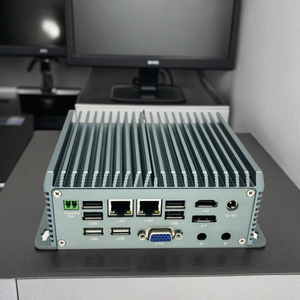 Fanless Industriële Pc Compacte Dual Gbe Lan 6 Usb 4 Rs232 Rs485 Com Intel Celeron N95 <span class=keywords><strong>Cpu</strong></span> Mini Pc Embedded Box Pc - Product Image 1