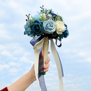 <span class=keywords><strong>Bouquet</strong></span> <span class=keywords><strong>de</strong></span> Mariée avec Roses <span class=keywords><strong>et</strong></span> <span class=keywords><strong>Lys</strong></span> Calla, Style Forêt Niche, pour l'Enregistrement du Certificat - Product Image 4