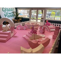 Aire de jeux douce intérieure confortable de haute qualité avec des jouets de jeu doux colorés équipement d'escalade doux pour le centre pour enfants