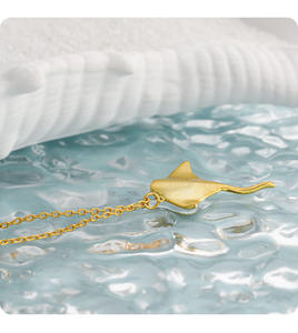 패션 오션 주얼리 925 스털링 실버 물고기 펜던트 목걸이 18K 금도금 무광 브러쉬드 레이 목걸이 여성용 주얼리 - Product Image 6