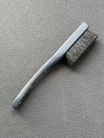 Brosse d'escalade ergonomique OEM à poils et manche en bois technique couleur personnalisée pour le nettoyage de la craie en salle, en extérieur, sur mur d'escalade et en salle de sport