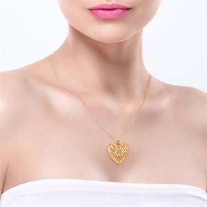 Collier pendentif en chaîne à maillons avec breloque en forme de cœur en acier inoxydable plaqué or pour l'anniversaire des femmes - Product Image 5