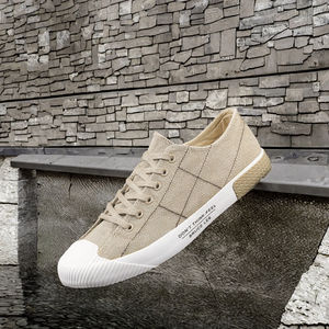 รองเท้าผ้าใบผู้ชายรุ่นใหม่ปี 2026 สไตล์ลำลอง แมทช์ได้กับทุกชุด ดีไซน์ทันสมัยแบบผูกเชือก หุ้มข้อต่ำ พื้นยางเพื่อความนุ่มสบาย - Product Image 3