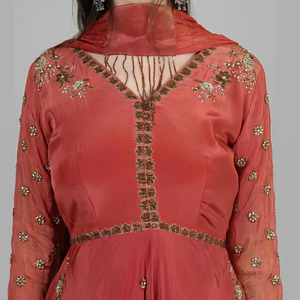 Colección Glam Étnica de Moda, Vestido de Diseñador de 3 Piezas para Mujer, Color Ladrillo, con Cuentas de Lentejuelas y Bordado - Product Image 1