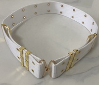 Ceinture PP de couleur blanche de haute qualité avec 2 rangées 36 pièces œillets de couleur or avec boucle en alliage de Zinc
