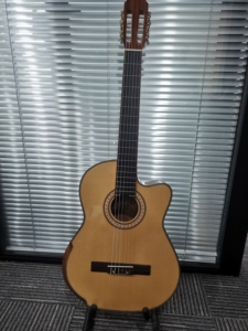 Venta caliente FÁBRICA DE China nuevo diseño guitarra clásica con reposabrazos - Product Image 6