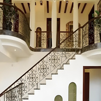 Clôtures en fer forgé adaptées aux balcons intérieurs et extérieurs, aux cours de villas