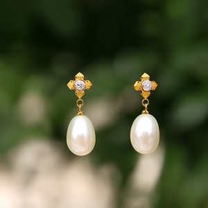 Boucles d'oreilles pendantes tendance en acier inoxydable 316L plaqué or PVD, design goutte d'eau durable et résistant avec perle et cristal - Product Image 3