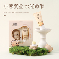 Ensemble de soins de la peau Shijiing OEM Little Bear, ensemble de rouge à lèvres hydratant et nourrissant et crème pour les mains