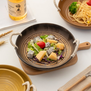 Plato de servir de cerámica redondo hecho a mano estilo Wabi Sabi con asas de cuerda para platos de fiesta - Product Image 4