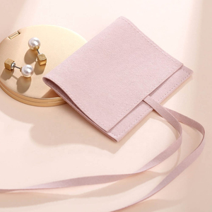Pochette à bijoux en microfibre avec logo personnalisé imprimé, emballage cadeau avec ruban - Product Image 2