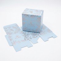 Boîte personnalisée en papier bleu clair avec motif feuille estampé argenté pour emballage de produits de soin naturels