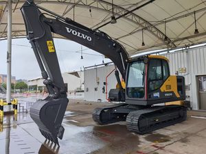 Excavatrice hydraulique Volvo EC130 de 13 tonnes avec godet de terrassement, équipement de construction d'occasion - Product Image 3