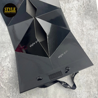 Boîte cadeau triangulaire de luxe pliable et robuste, recyclable, multi-tailles, avec logo estampé à chaud or/argent, pour entreprises