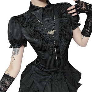 Camicetta Gotica Lolita <span class=keywords><strong>Nera</strong></span> in <span class=keywords><strong>Pizzo</strong></span> con Volant e Maniche Regolari, con Collana Pendente a Pipistrello - Camicia Estiva Corta Slim Fit all'Ingrosso - Product Image 5