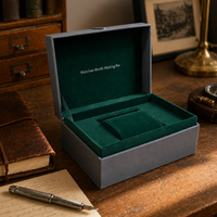 Boîte cadeau de luxe en carton rigide pour montre avec insert en velours vert et coussin pour montre, boîte d'emballage de montre au toucher soyeux mat