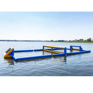 Parc aquatique flottant en eau libre avec plateforme d'équilibre, rouleau pneumatique et balançoire - Product Image 1