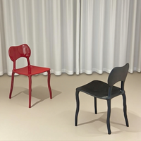 Chaise en fibre de verre de style italien minimaliste pour salons domestiques – Mobilier de maison moderne, discret, luxueux et élégant
