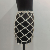 Pareo de playa femenino hecho a mano con perlas, de red con cuentas, con flecos, cadena de cintura y falda de perlas blancas
