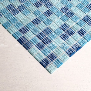 Giá rẻ Phật Sơn nhà máy Giá Hot bán cổ điển 1x1 inch Vuông Màu Xanh hỗn hợp nóng chảy thủy tinh Gạch Mosaic cho hồ bơi phòng tắm - Product Image 5