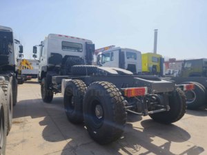 Camión Tractor Sinotruk Howo de China, 6x6, 371hp, Tracción en las 6 Ruedas, Camión Tractor Todoterreno en Venta, Congo, Níger - Product Image 4