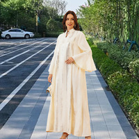 Robe longue décontractée ethnique brodée à manches évasées, col montant et bordure de sequins rayée pour l'automne