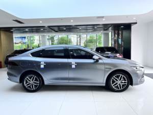 BY-D Qin PLUS 2022混合动力DM-i 55公里旗舰轿车左舵驾驶R17轮胎15,000千米里程欧6标准 - Product Image 5