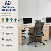 Chaise de bureau ergonomique en maille de qualité commerciale avec accoudoirs fixes, siège rembourré en mousse PU, appui-tête réglable et base chromée pour chambre et hôtel