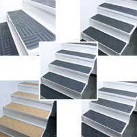 Marches d'escalier en bois rayées commerciales, tapis antidérapants robustes pour hôtels et bureaux