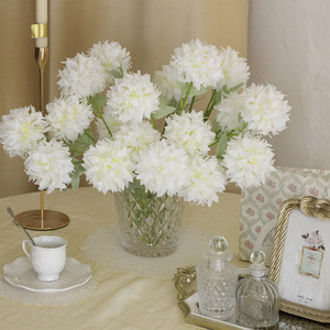 Bouquet di Fiori Artificiali Vintage a 3 Teste con Crisantemi in Seta e Tarassici per Matrimoni, San Valentino, Lauree e Decorazioni per la Casa - Product Image 2