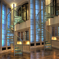 Escalier en colimaçon minimaliste à profil mince, utilisation maximale de l'espace, idéal pour appartement urbain, studio et petit loft