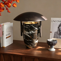 Lampe de table moderne de luxe en marbre noir, abat-jour en fer mat en forme de champignon pour la décoration intérieure de villas et d'hôtels