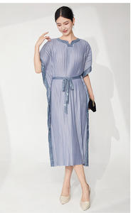 1. पी ऊर्ध्वाधर स्ट्रिप्ड पोशाक महिलाओं को ढीली स्लिम कैजुअल टाई कमर मिडी पोशाक महिलाओं की फैशन डिजाइन ऑनलाइन थोक दुकान - Product Image 5