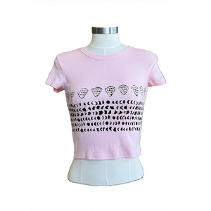 Camiseta corta de algodón orgánico de alta calidad con estampado playero de verano, diseño personalizado y cuello redondo. - Product Image 4