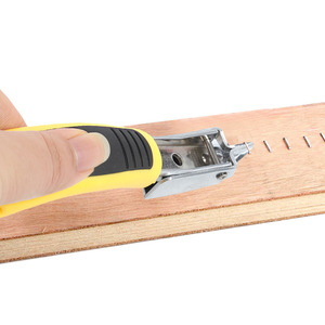 Handheld Nail Puller With Plastic Handle Stainless Steel Claw End For Woodworking Home Use Door And U Nail Removal - Product Image 4