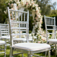 Chaise de mariage Chiavari en verre transparent empilable en métal pour événements, avec coussin – Vente en gros (USA)