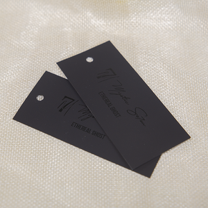 Özel yumuşak dokunmatik siyah kağıt giyim salıncak etiketleri nokta UV kabartma logosu giysi etiketi bebek için - Product Image 4