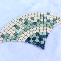 Carreaux de mosaïque en marbre vert beige de luxe en forme d'éventail, motif écaille de poisson, pour murs et sols modernes, projets hôteliers et de villas haut de gamme, pour entrepreneurs
