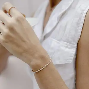 Pulsera clásica de tenis de circonita cúbica chapada en oro de 14K para Mujer | Deslizador ajustable