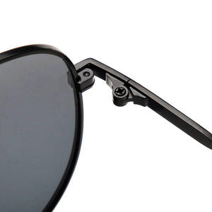 Gafas de Sol de Aviador para Hombre Grey Jack, Lentes Polarizadas TAC con Protección UV400, Montura Completa, Estilo Piloto 1810 - Product Image 2