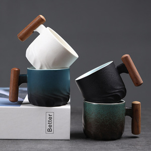 Tazza da <span class=keywords><strong>Caffè</strong></span> Latte in Ceramica Giapponese con Manico in Legno, Gradiente di Colore, in Ceramica Grezza, per Degustazione Tè, Basso MOQ, Direttamente dalla Fabbrica - Product Image 1